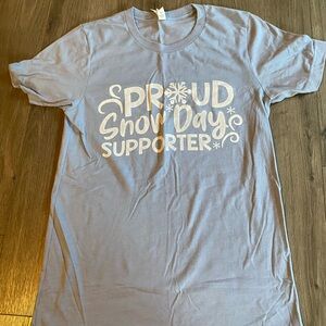 Teacher t-shirt size small Proud Snow Day Supporter